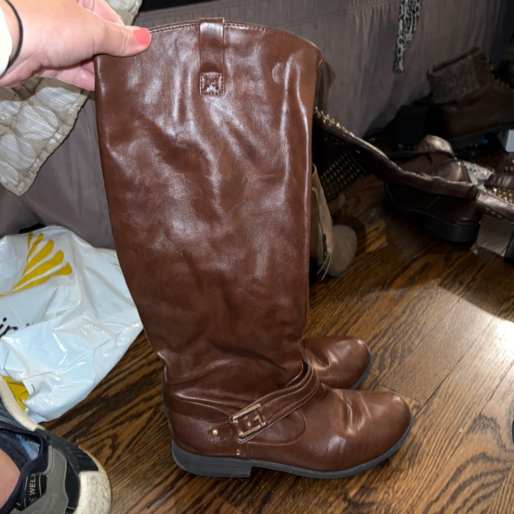 Talk brown boot with good accent size 9